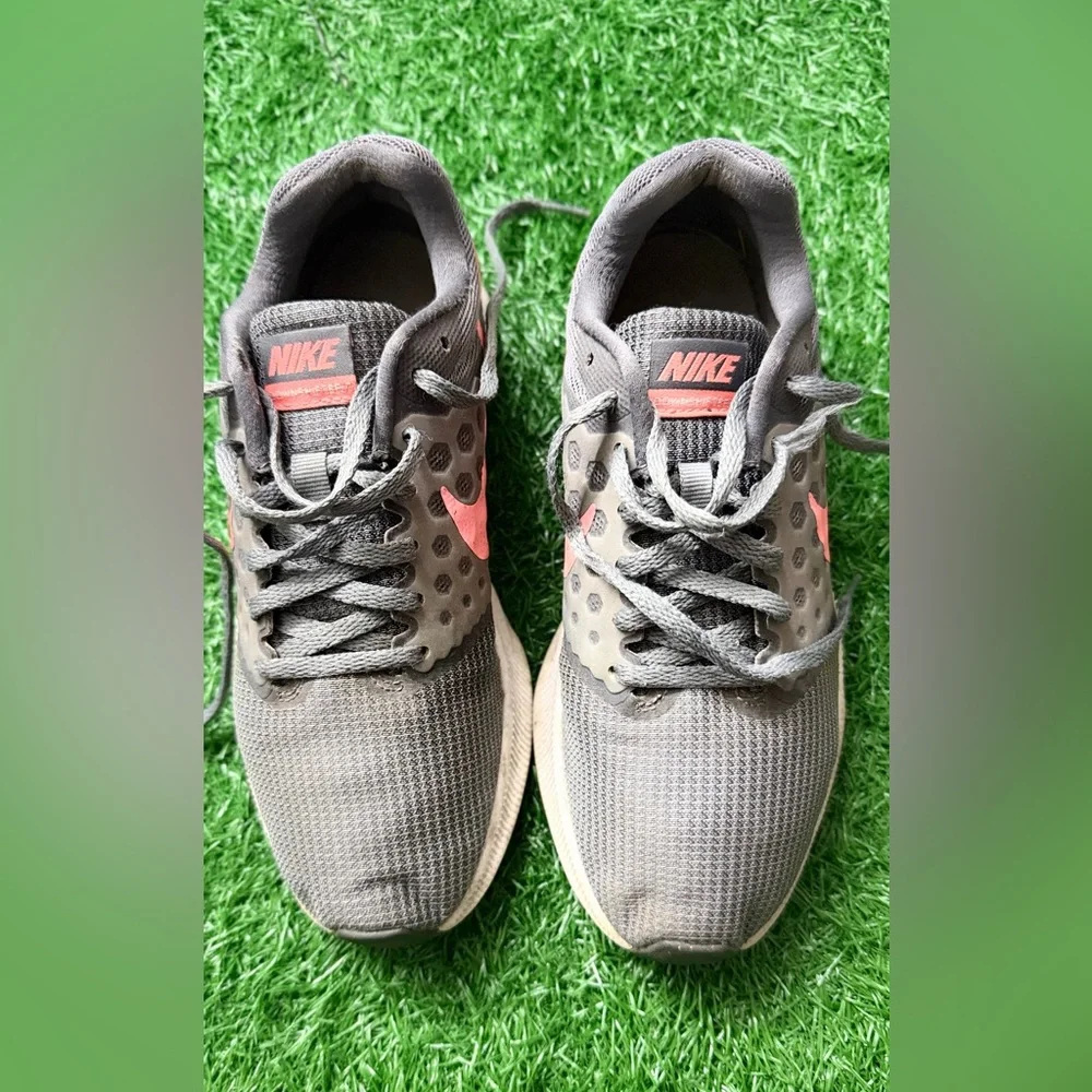 Nike Women’s Gray‎ and Pink Running Shoes Size 7